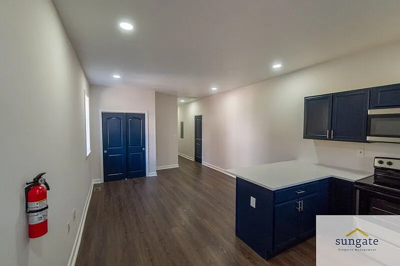 2 bed, 1.0 bath, 550 sqft, $1,400 — Photo 3