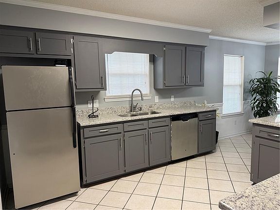 4th image of 1004 Wesley Ave