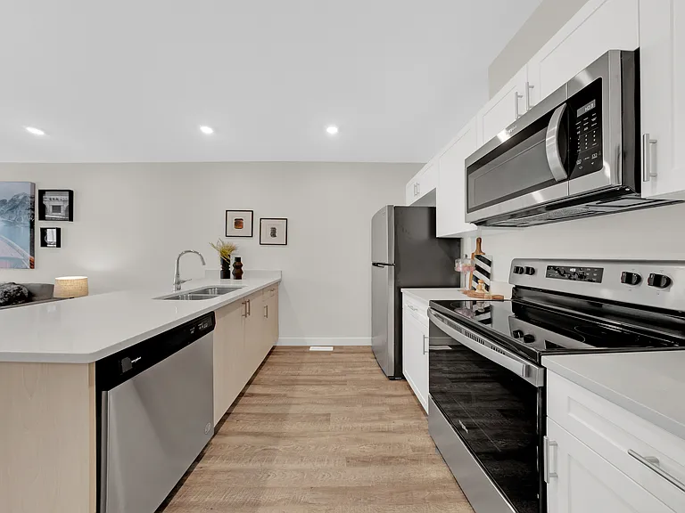 110 Baltzan Blvd — Photo 31