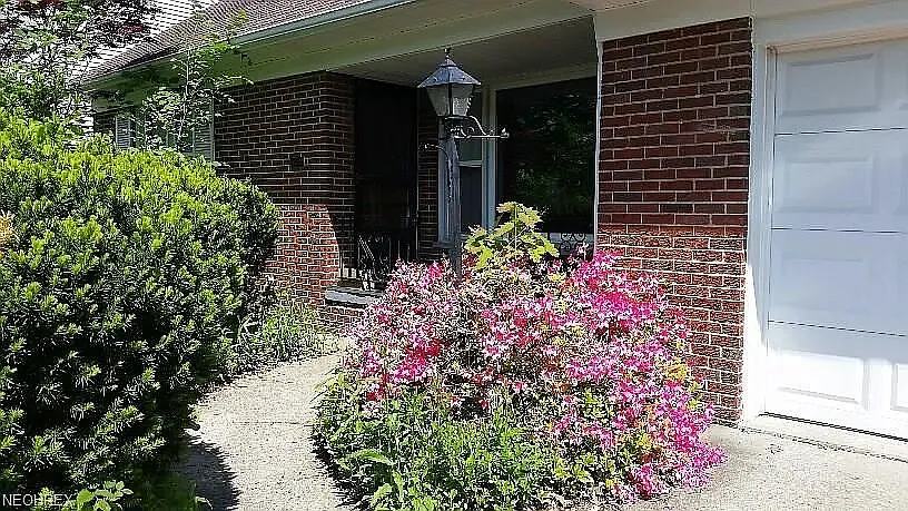 4 bed, 1900 sqft, $1,950 — Photo 1