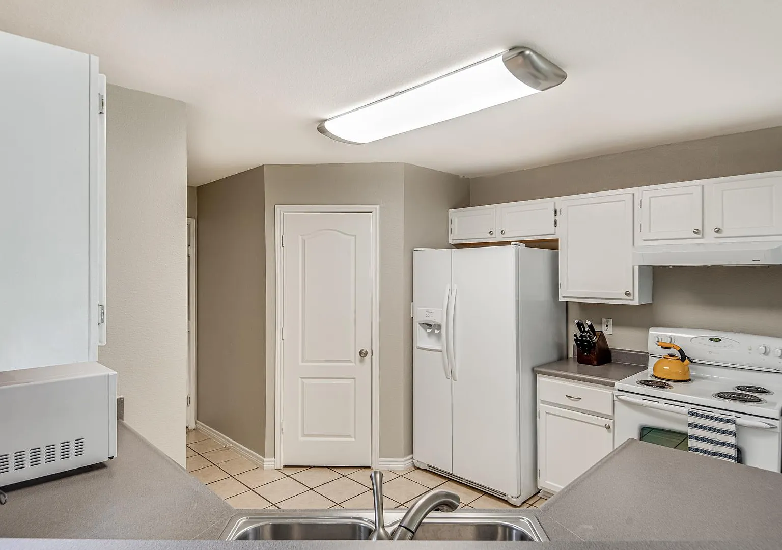 3 bed, 2.5 bath, 1365 sqft, $1,700 — Photo 4