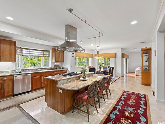 3rd image of 910 Hunakai St