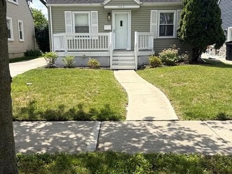 1424 Chapin Ave — Photo 1