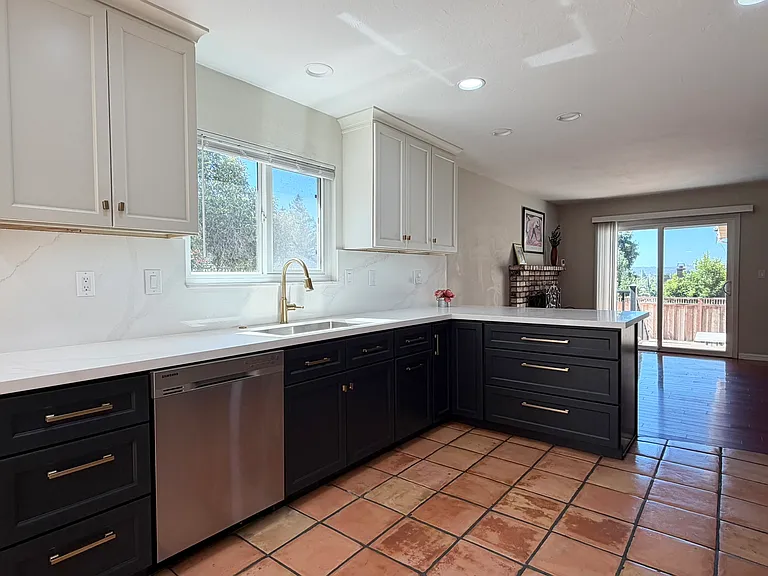 3695 Sanford St — Photo 20