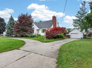 4171 Roseland Dr W, Windsor, ON N9G 2A1