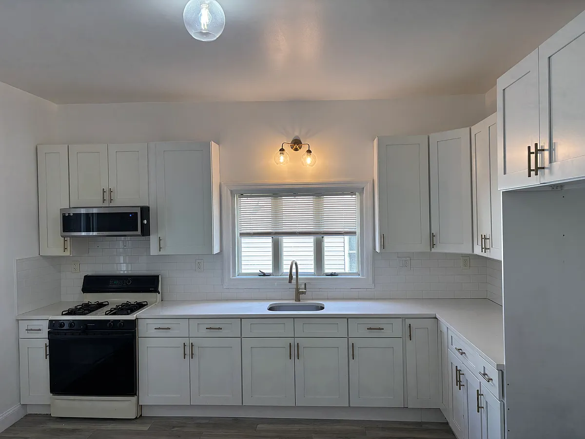 Building Photo - 32 Arlington Ave #1