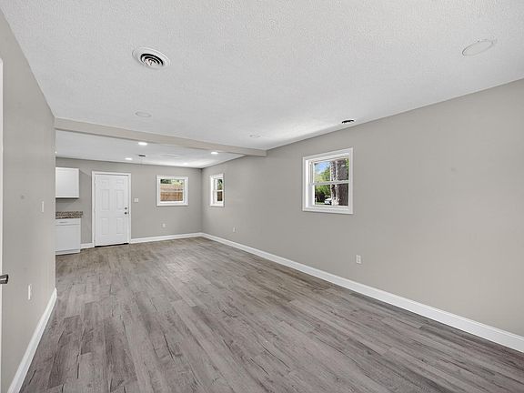 5th image of 4301 Warwick Avenue