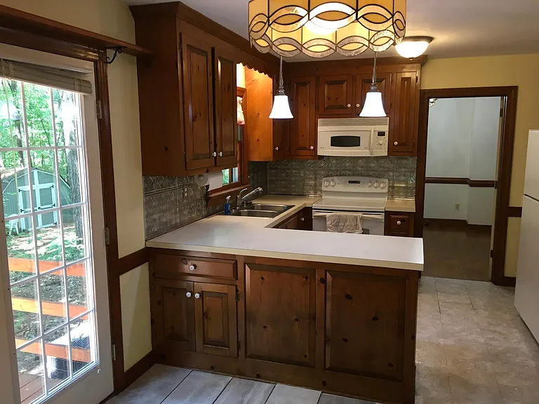 906 Pinewood Dr — Photo 8