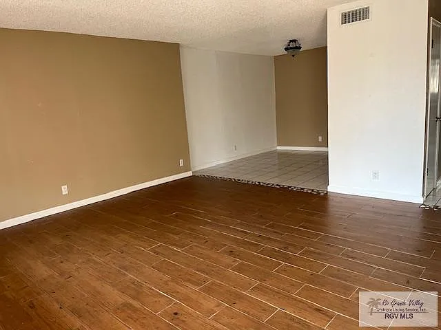 3 bed, 2.5 bath, 1450 sqft, $1,350 — Photo 2