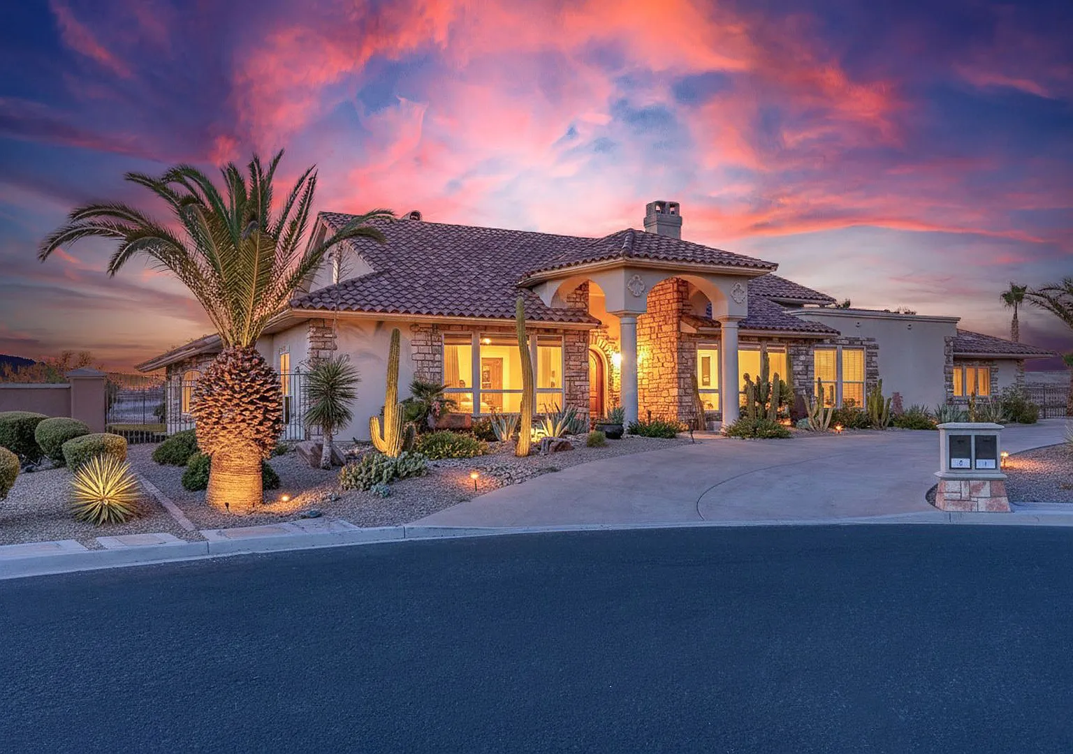 Stunning Single-Story 4-Bedroom Home In Lake Las Vegas — Photo 2