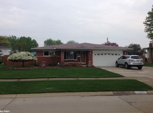 11446 Greendale Dr, Sterling Heights, MI 48312
