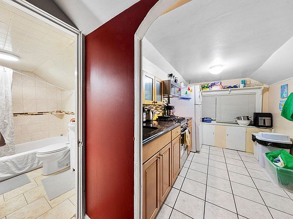 5th image of 721 Golden Ave Floor 2
