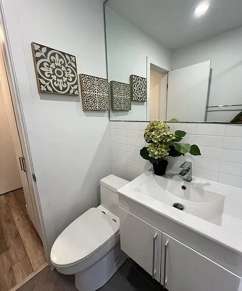 1051 Victoria Park Ave — Photo 9