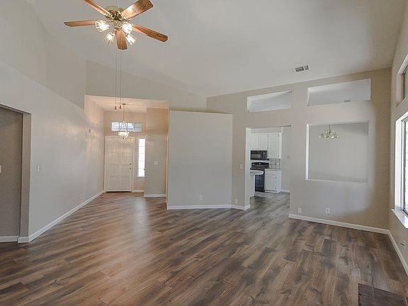 4th image of 1050 Champagne Ln