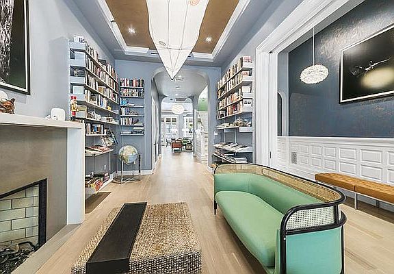 3rd image of 33 W 71st St #1
