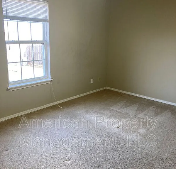 4714 NE Wisconsin St — Photo 8