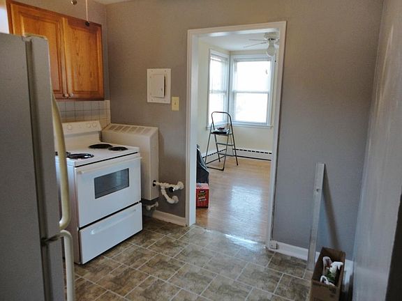 3rd image of 2401 W Farragut Ave #67e89fdb6
