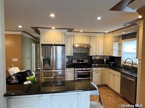 2nd image of 47 Farnum Blvd Floor 1