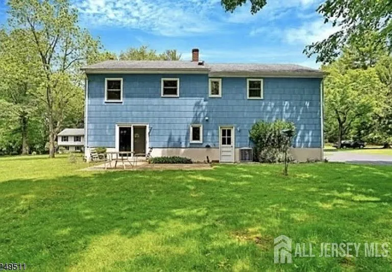 10 Cedar St — Photo 12