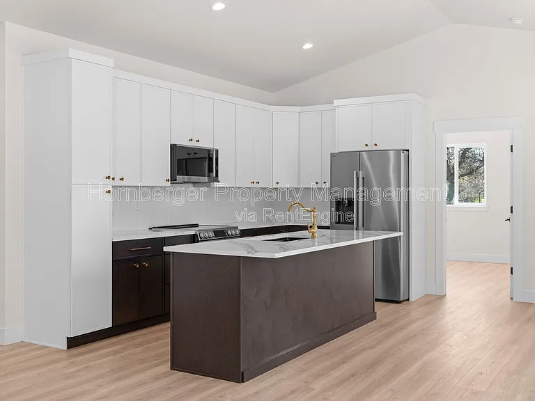222 N Sargent Rd — Photo 4