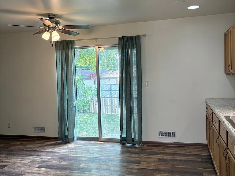 4401-4407 Eastridge Dr — Photo 13