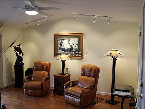 4th image of 411 Hilton Head St