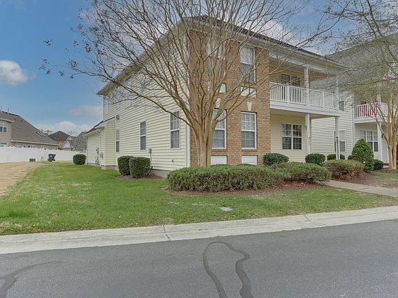 3rd image of 888 Devereaux Dr