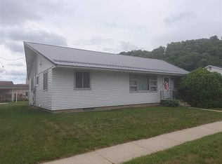 203 Mulberry St, Elkader, IA 52043