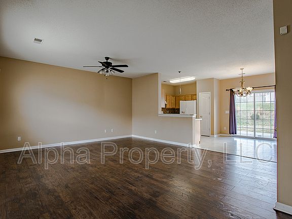 3rd image of 631 Timber Walk Dr