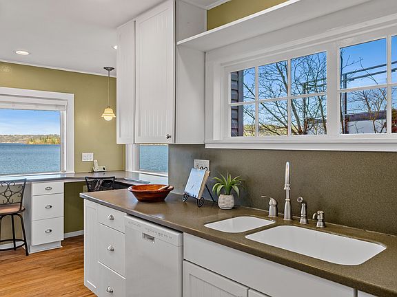 5th image of 18166 SE 41st Pl