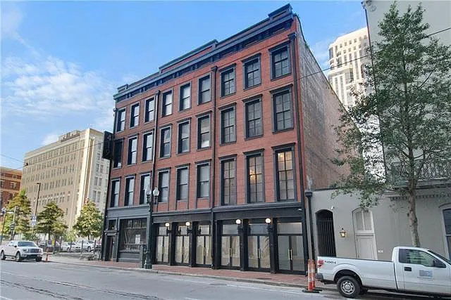 419 Carondelet St #402