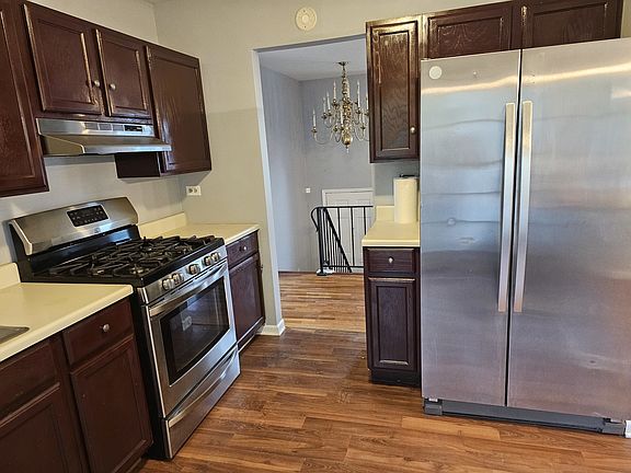 4th image of 920 W Bryn Mawr Ave
