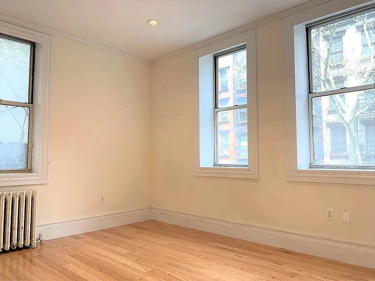 402 W 44th St #5T — Photo 1