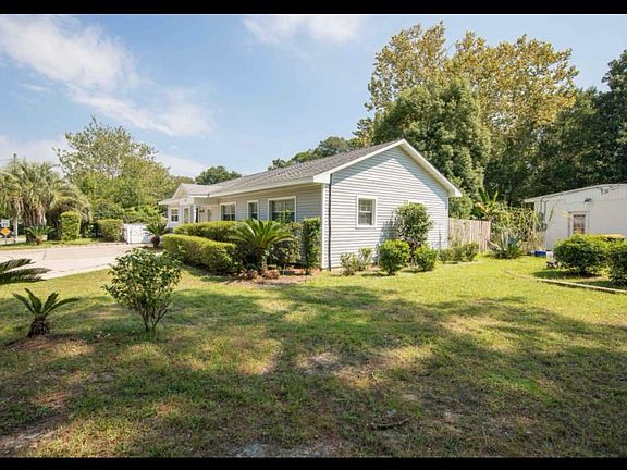 5th image of 55 Laurie Dr