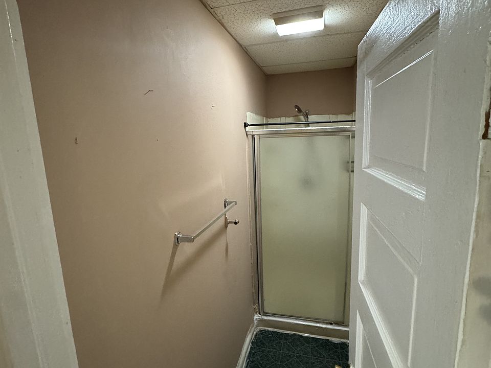 1st image of 9 Farmington Ave