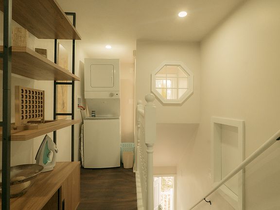 3rd image of 6605 N Sheridan Rd #2