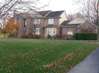 8153 Sashabaw Ridge Dr, Clarkston, MI 48348