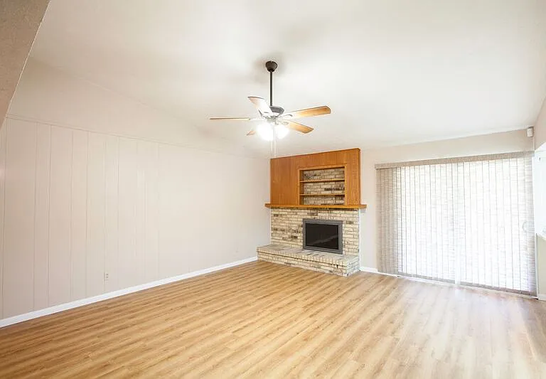 921 Mossvine Dr — Photo 21