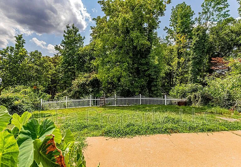 261 Highgate Cir — Photo 25