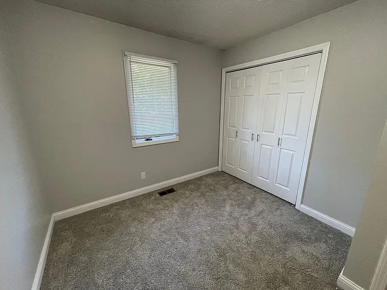 108 Carmae St — Photo 9