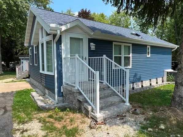 373 Lakeview Ave, Edgerton, WI 53534