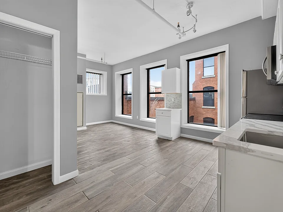 44 Front St #601