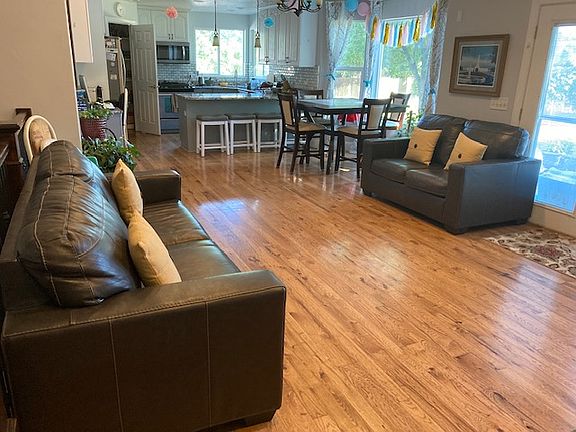 5th image of 4623 Barnsley Ln
