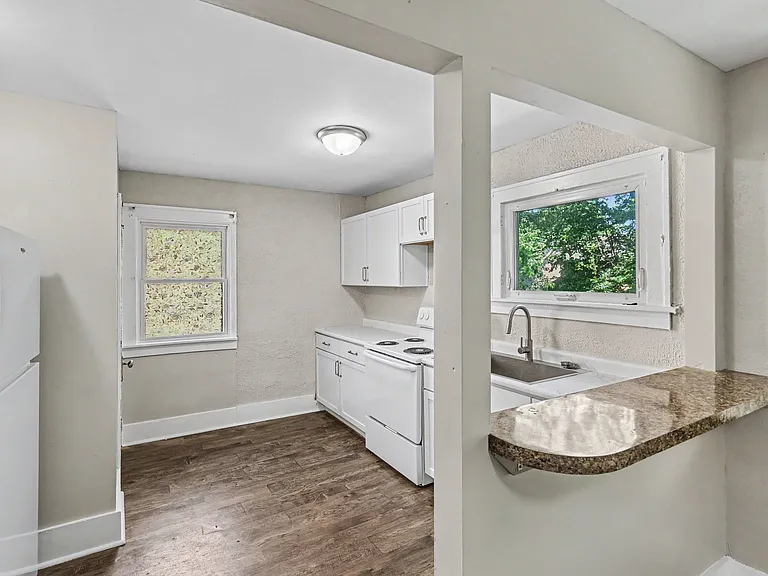 1210 W Barnes Ave — Photo 7