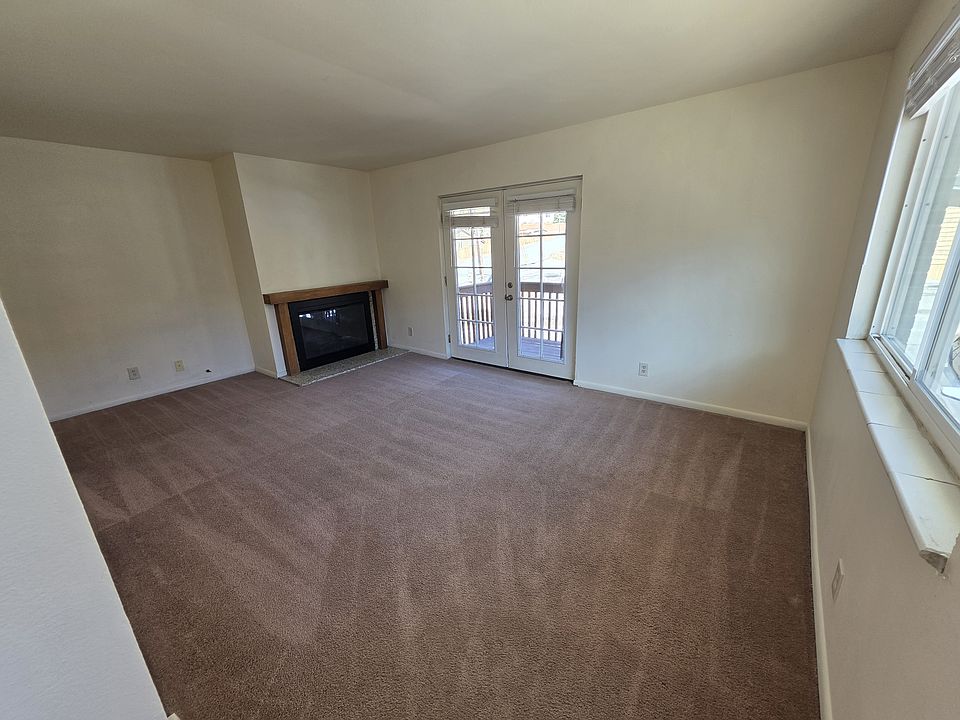 2nd image of 2300 Virginia St Unit 2