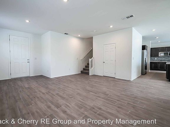 4th image of 203 Red Sandstone Ave
