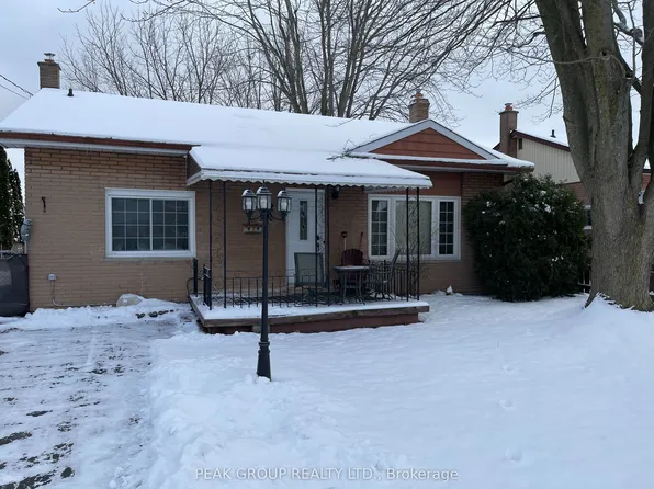 7452 Marieclaude Ave, Niagara Falls, ON L2G 5L9