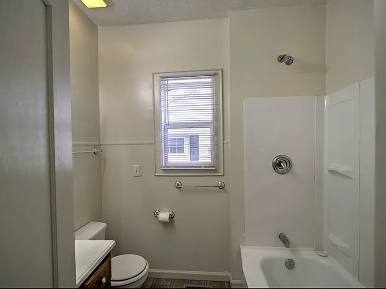 1613 N Monroe St — Photo 10
