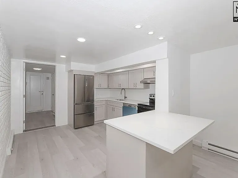 4 W 83rd St #GARDEN — Photo 3