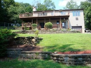 30 Oakwood Rd, Hopatcong, NJ 07843